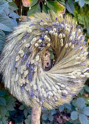 Пухнастий лісовий зелений вінок з сухих злаків та лаванди