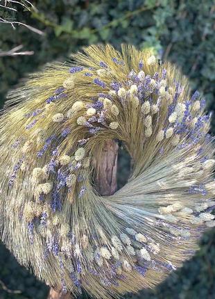 Пухнастий лісовий зелений вінок з сухих злаків та лаванди