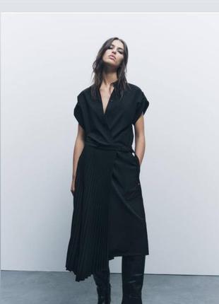 Асимметричное черное платье zw collection с плиссированной юбкой