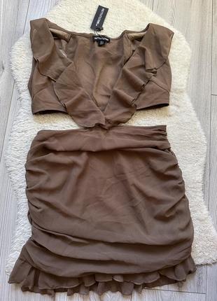 Сукня з вирізами і рюшами облягаюча мокко плаття з декольте5 фото