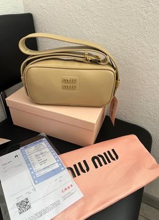 Женская сумка miu miu бежевая / белая / коричневая / розовая7 фото