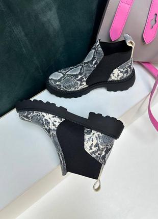 Ботинка из натуральной кожи с тиснением под змею серые много цветов8 фото