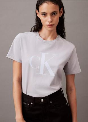 Женская футболка calvin klein