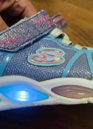 Блестящие кроссовки skechers светящиеся рр 33
