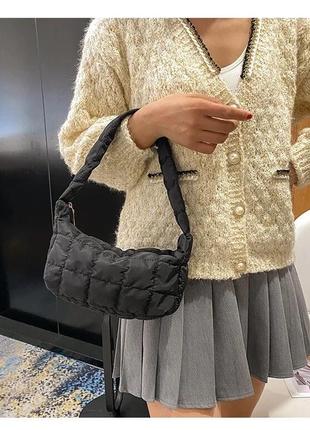 Тренд стильна чорна болонєва стьобана жіноча сумка на плече багетка1 фото