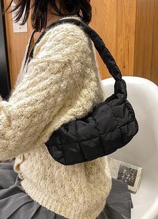 Тренд стильна чорна болонєва стьобана жіноча сумка на плече багетка5 фото
