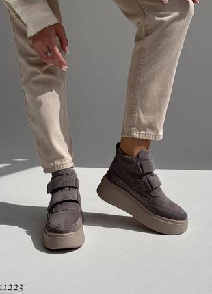 Сірі жіночі демісезонні кросівки кеди черевики ботинки на липучках з натуральної замші...