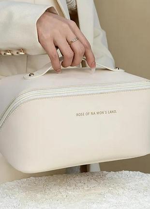 Містка жіноча косметичка