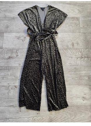 Велюровый комбинезон