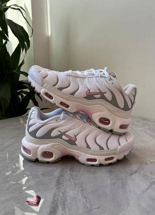 Nike air max tn plus white pink жіночі кросівки найк аїр макс тн плюс
