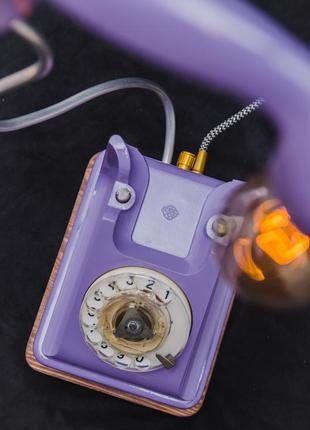 Фиолетовый светильник из телефона. фиолетовая настольная лампа.3 фото