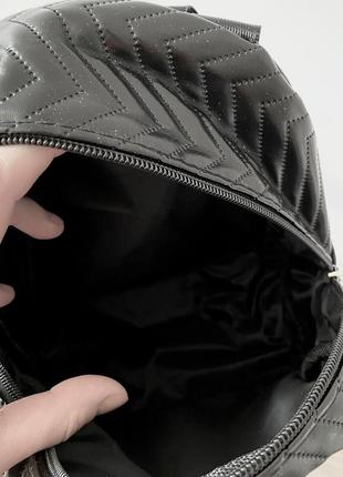 Стильний чорний стьобаний жіночий рюкзак наплічник екошкіра7 фото