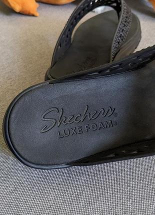 Skechers luxe foam оригінальне жіночі шльопанці4 фото