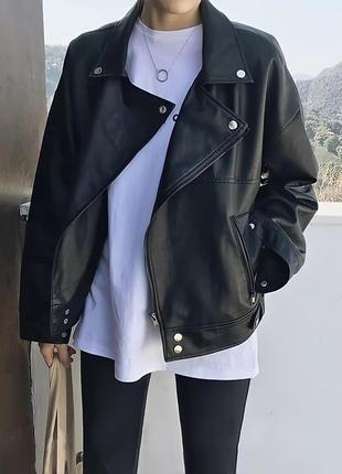 Женская оверсайз косуха черная кожаная куртка на рост до 163 см,размер м маломерка
