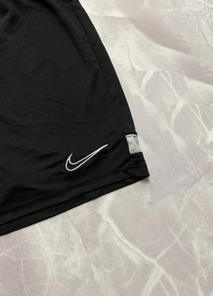 Спортивные шорты nike dri-fit