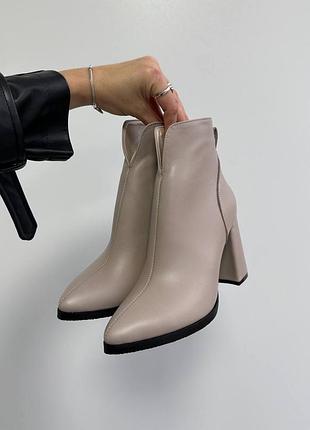 Женские ботильоны на устойчивом каблуке