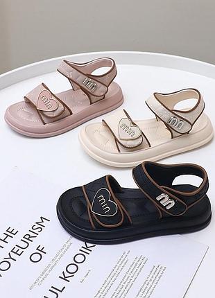 Стильні та практичні босоніжки для дівчаток (18)