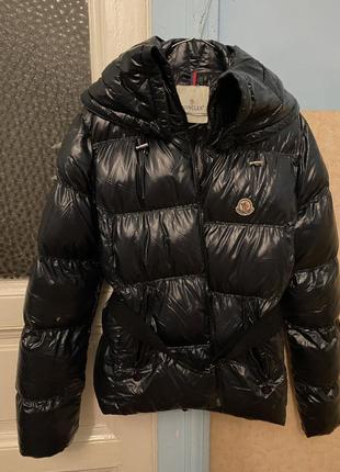 Пуховик 46 м moncler оригінал дуже красивий і теплий