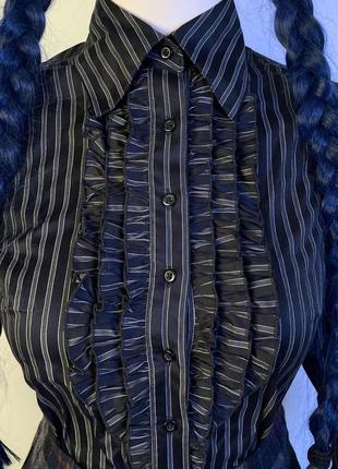 Сорочка блуза кофта  чорного кольору в смужку з рюшами готика готичний стиль стилі венздей