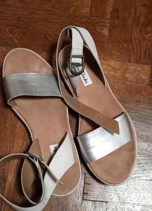 Босоніжки шкіряні фірми clarks