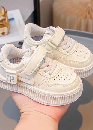 Детские кроссовки