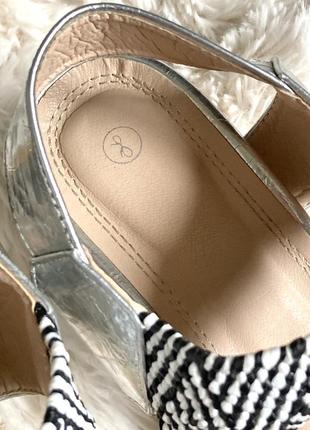 Сріблясті сандалі на платформі7 фото