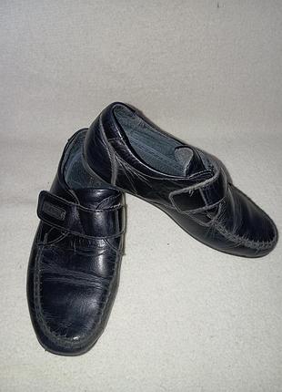 Шкіряні шкільні туфлі на липучці від бренда kongfu