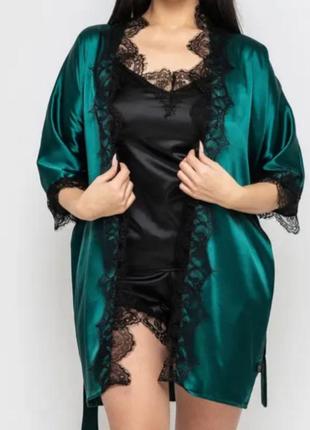 Атласный халат с кружевом
