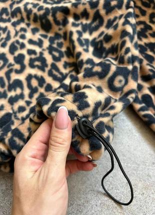 Стильный женский флисовый леопардовый батник на молнии с длинным рукавом.2 фото