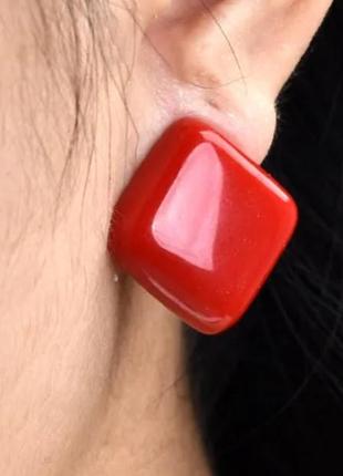 Квадратные клипсы (без прокола) серьги сережки металл  и пластик красные