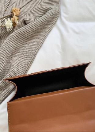 Женская сумка 10288 кросс-боди на цепочке коричневая4 фото