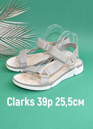 Кожаные невесомые босоножки clarks