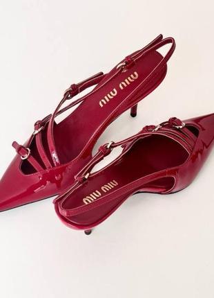 Туфли слингбеки в стиле miu miu бордо красные лакированные4 фото