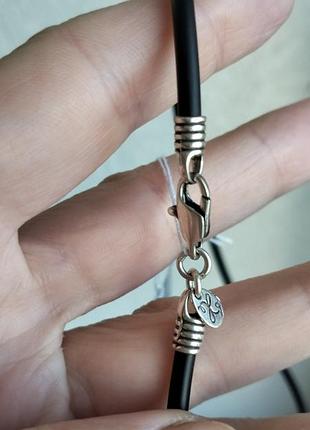 Каучуковий шнур зі срібною застібкою