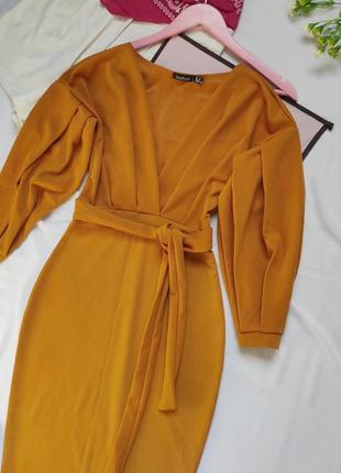 Шикарное оранжевое платье миди с  поясом с v вырезом2 фото