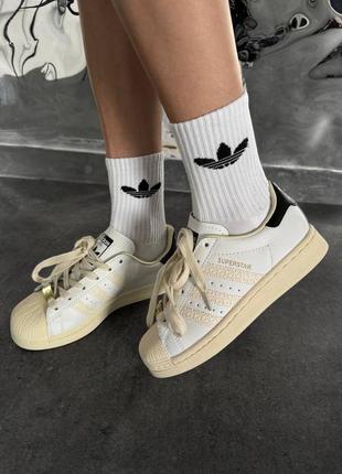 Жіночі кросівки adidas superstar white / beige logo premium4 фото