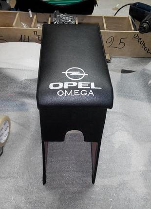 Підлокітник opel omega a опель омега а чорний