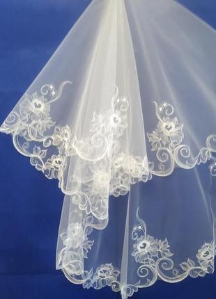 Фата с вышивкой. белая