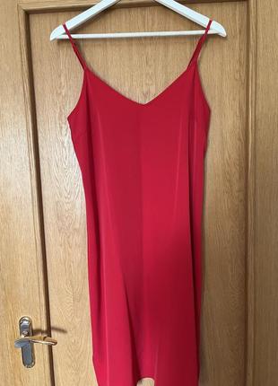 Сукня - сліп, яскраво червоного кольору.1 фото