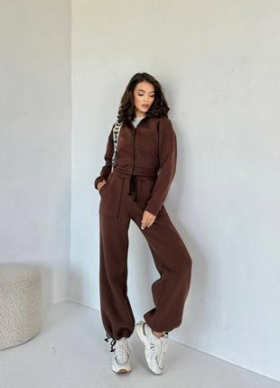 Спортивный костюм на флисе с укороченной зип-худи с капюшоном и широкими брюками со шнурком