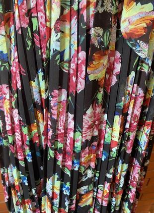 Шифоновое макси платье с плиссированной юбкой simply be 64 р цветочный принт3 фото