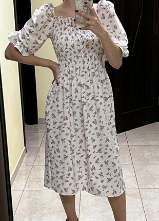 Платье в цветочек из приятной ткани