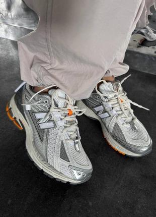 Женские кроссовки new balance 1906 silver white orange консультация серебристого с белым и оранжевым цветами3 фото