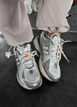 Жіночі кросівки new balance 1906 silver white orange нью беланс сріблястого з білим та помаранчевим кольорів5 фото