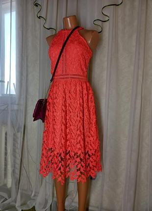 Новое шикарное платье миди в дорогое кружево в коралловом цвете, размер с-ка4 фото
