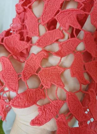 Новое шикарное платье миди в дорогое кружево в коралловом цвете, размер с-ка6 фото