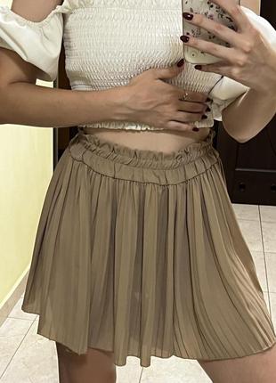 Шорти-спідниця плісе бежевого кольору