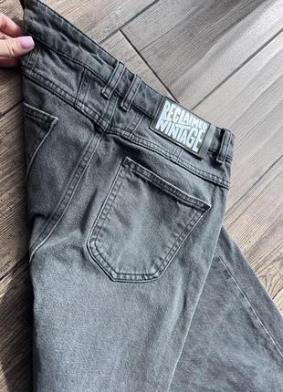 Базовые повседневные джинсы mom6 фото