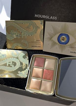 В наявності hourglass ambient лімітована палетка для макіяжу