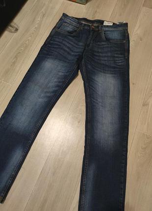 Джинсы мужские